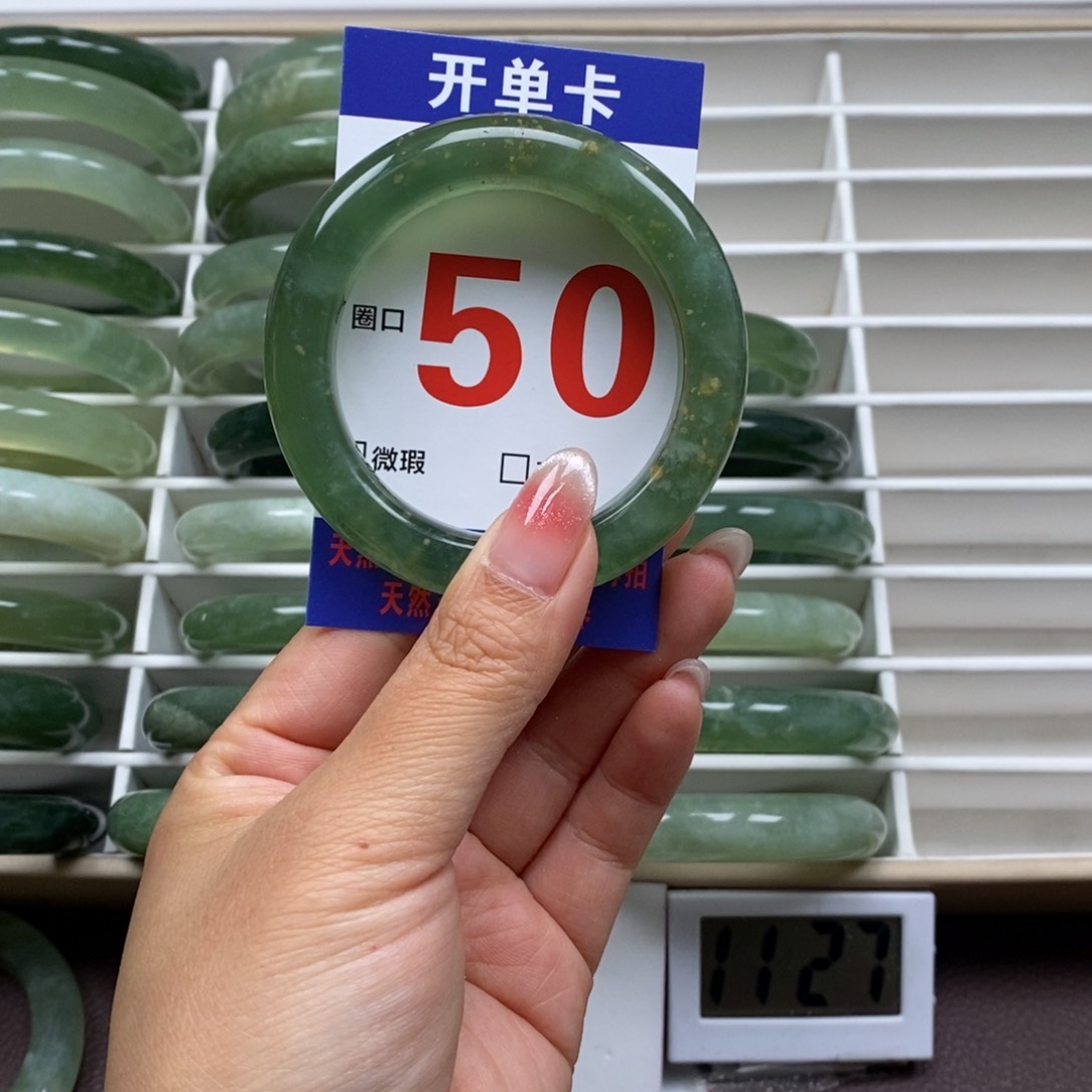 岫玉手镯未镶嵌我