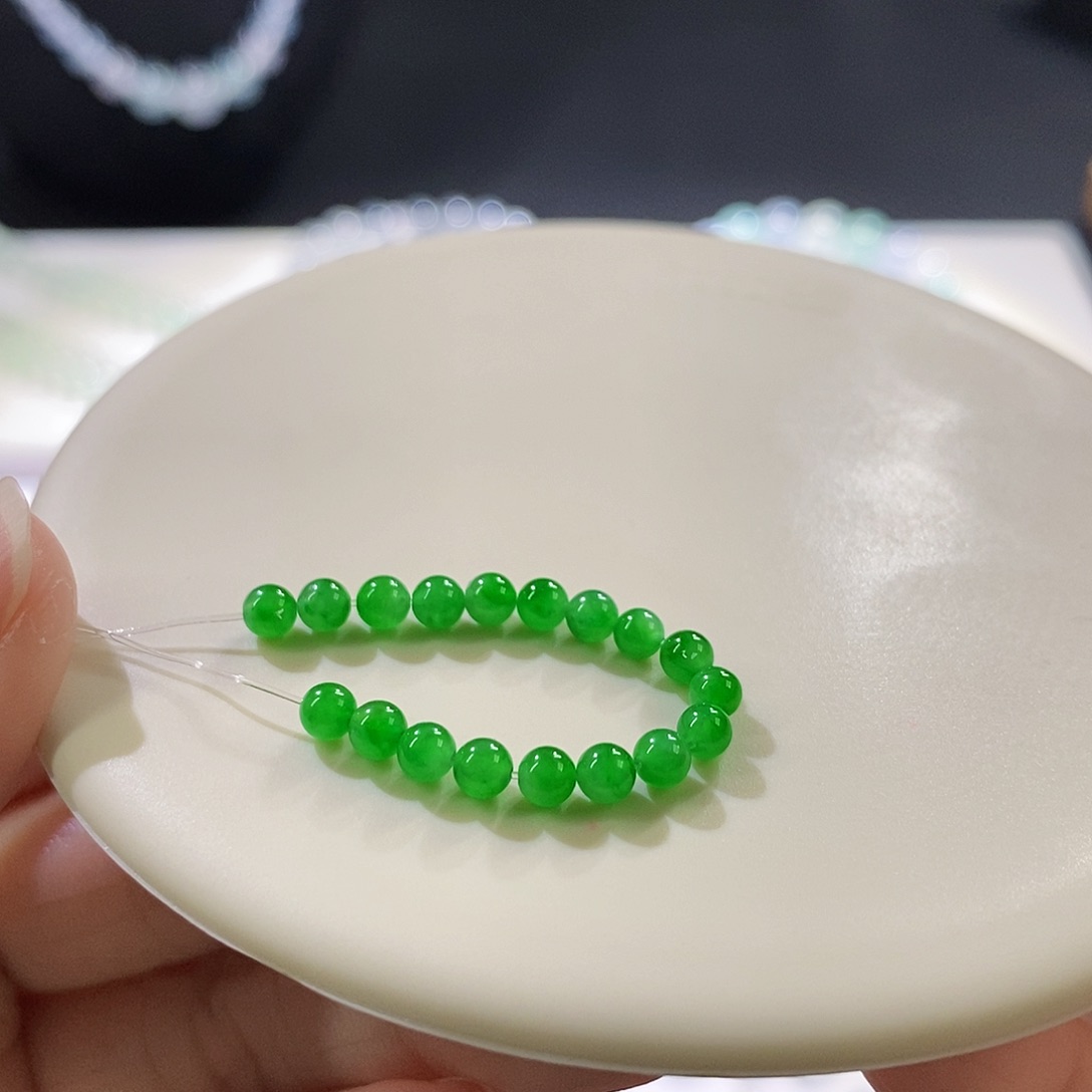 翡翠未镶嵌挂件单颗价格 多样性发其一