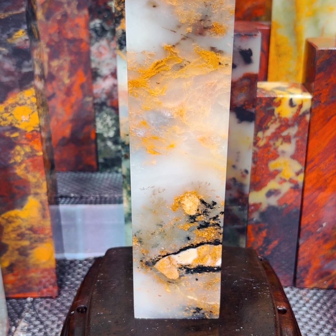 石材桂林鸡血玉贵妃料