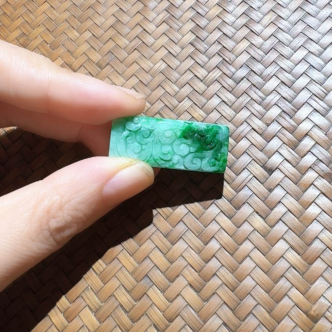 颈饰未镶嵌翡翠个性十足