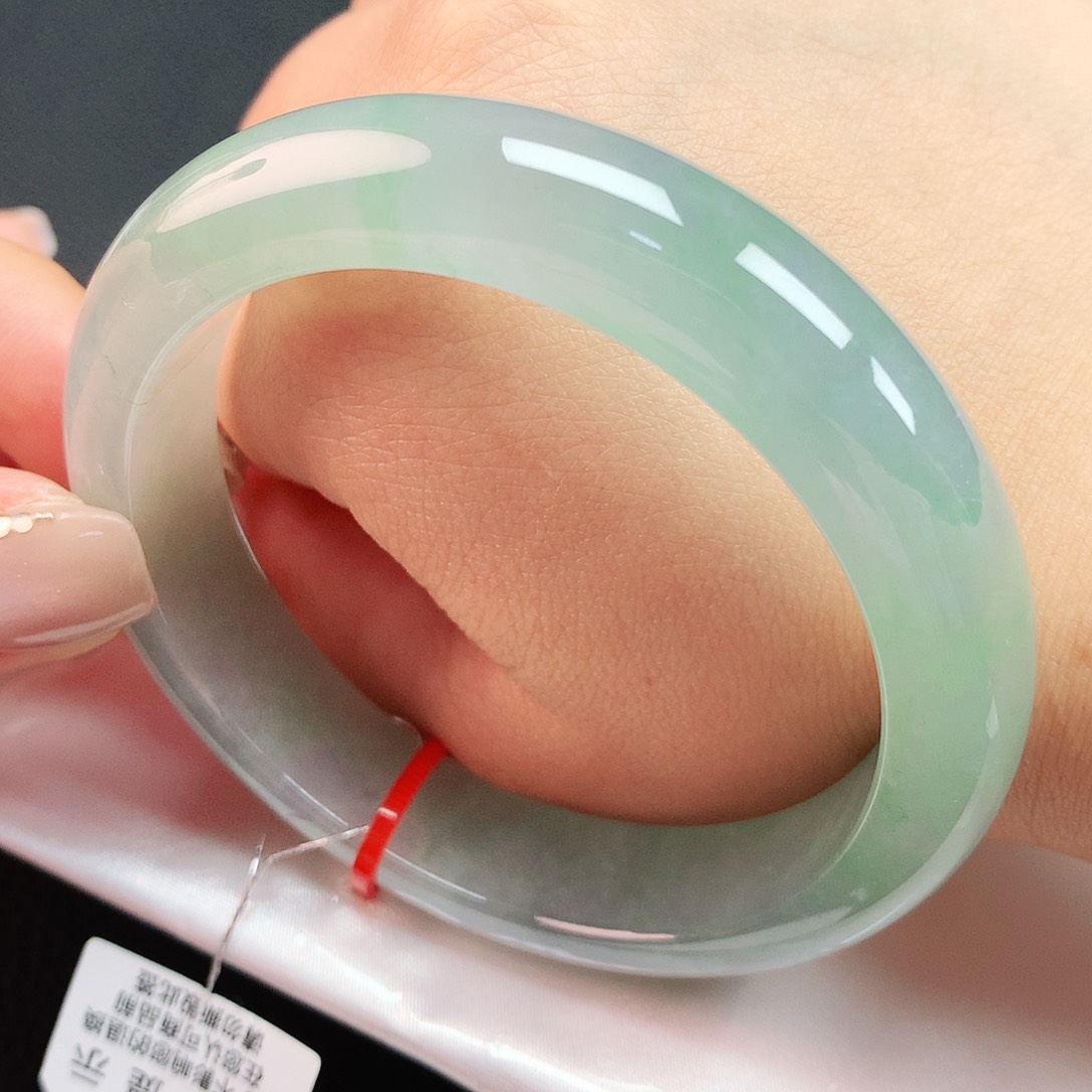 翡翠手镯未镶嵌59圈