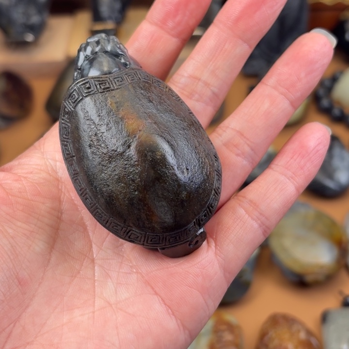 ****石和田玉未镶嵌颈饰