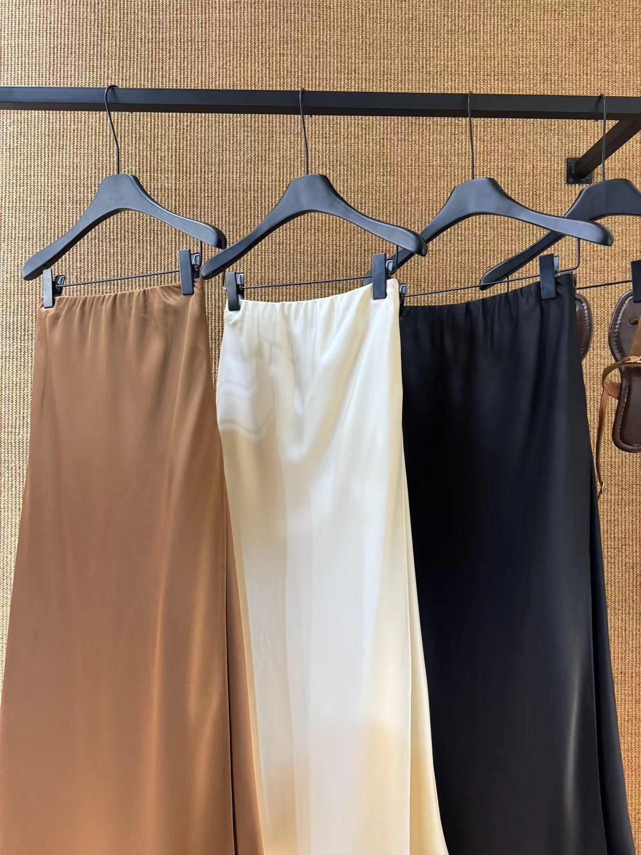 AG.BELLY贝莉服饰/松紧腰侧开叉半身裙