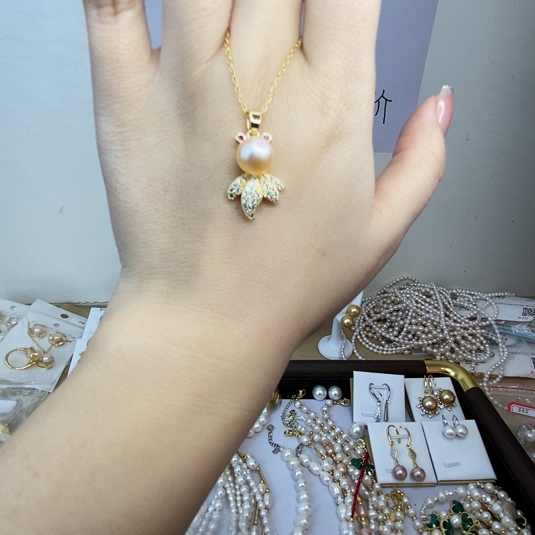 淡水珍珠合金颈饰