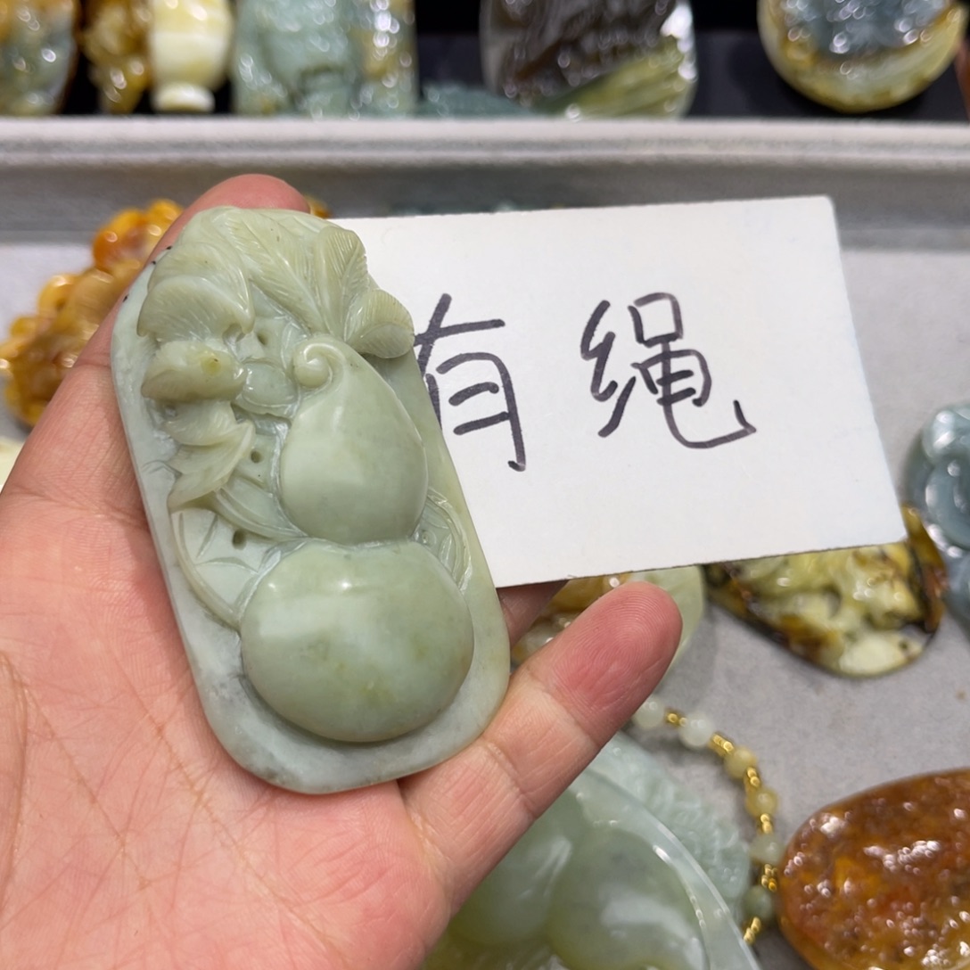 蛇纹石玉未镶嵌颈饰