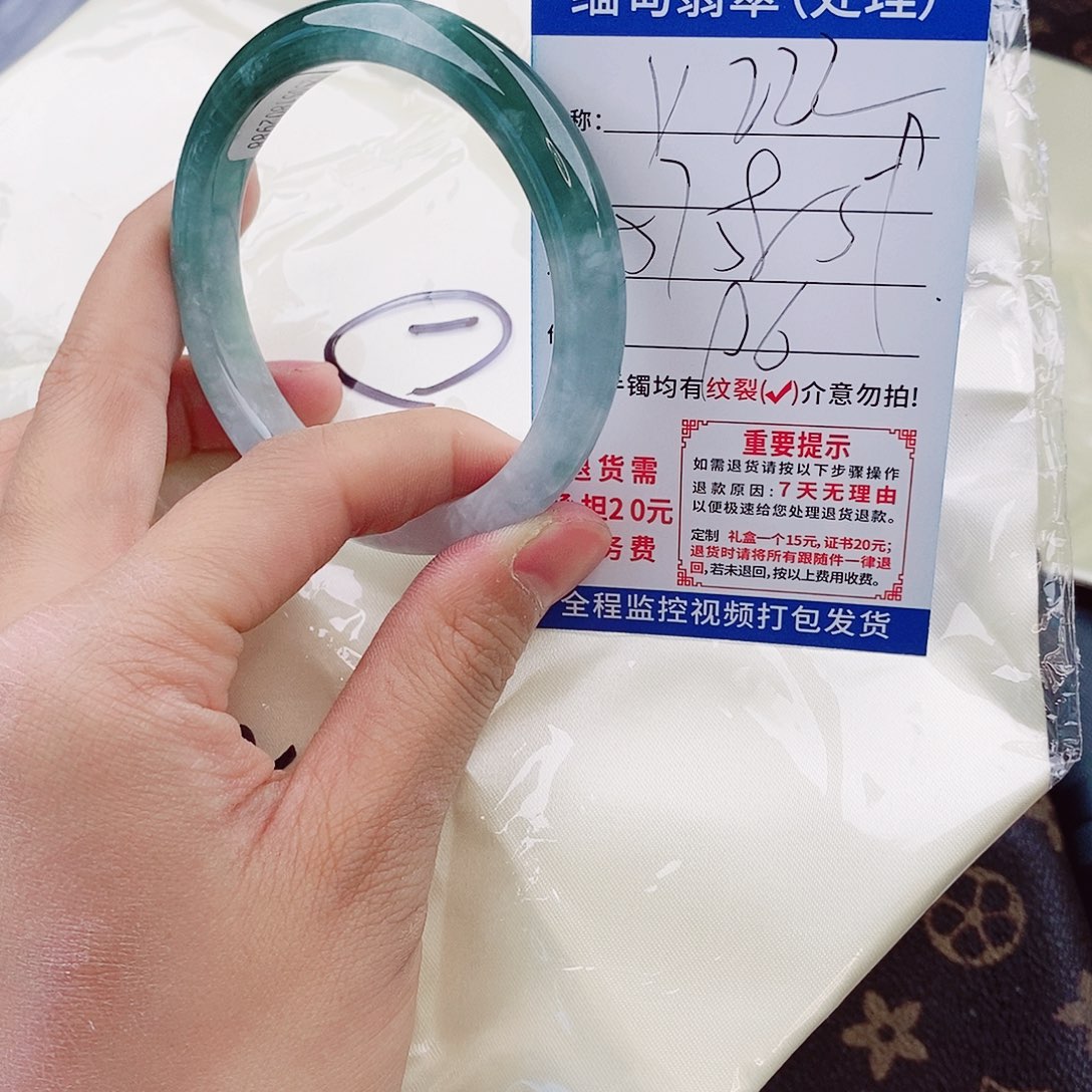 翡翠手镯以实物为准微色差Y222