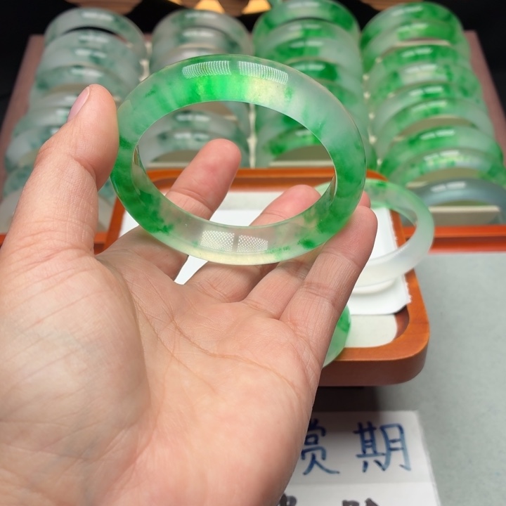 华***承石英质玉未镶嵌手镯