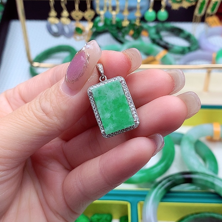 翡翠颈饰银S925镶嵌翡翠