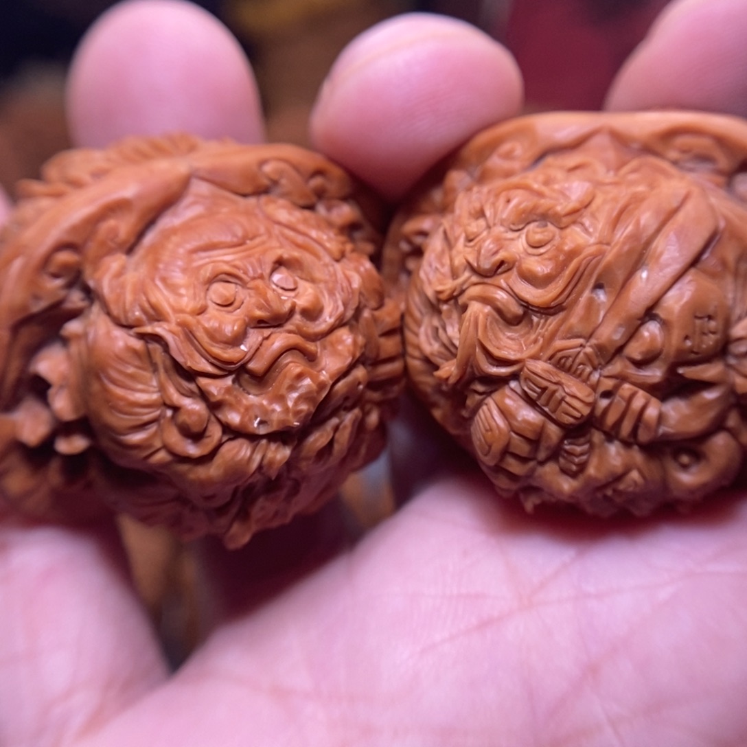 文玩核桃把件纯手工雕刻佛道龙凤