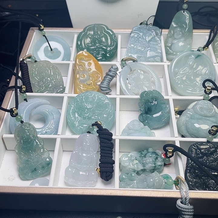 翡翠颈饰未镶嵌翡翠