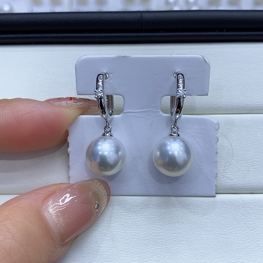 海水珍珠耳饰18K金镶嵌10到11点位