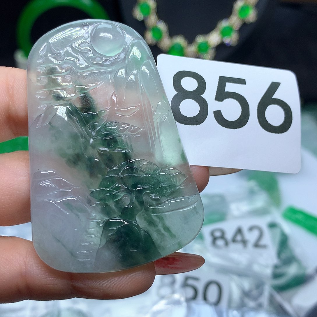 翡翠吊坠(赠链)未镶嵌