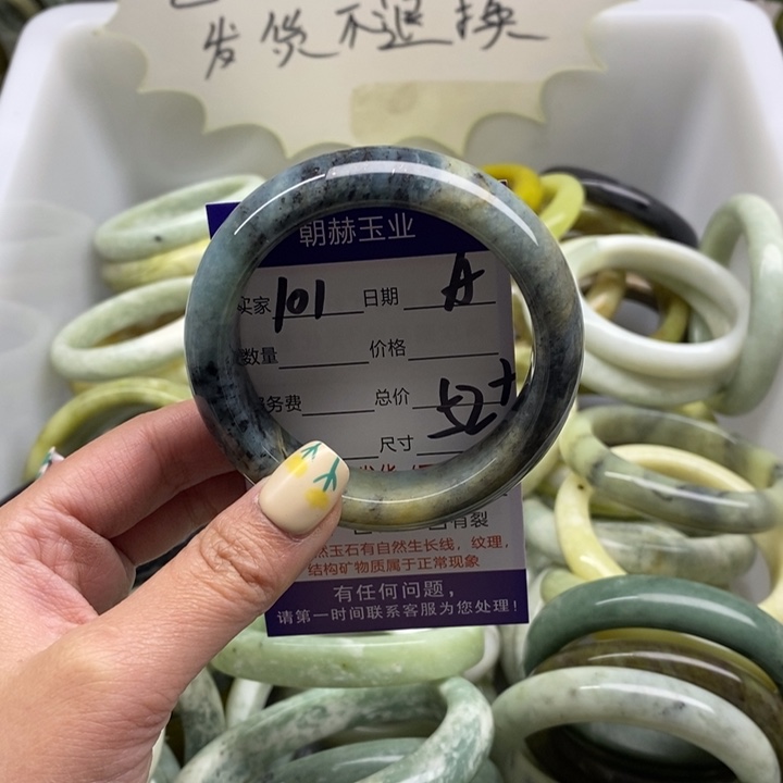 蛇纹石玉手镯未镶嵌