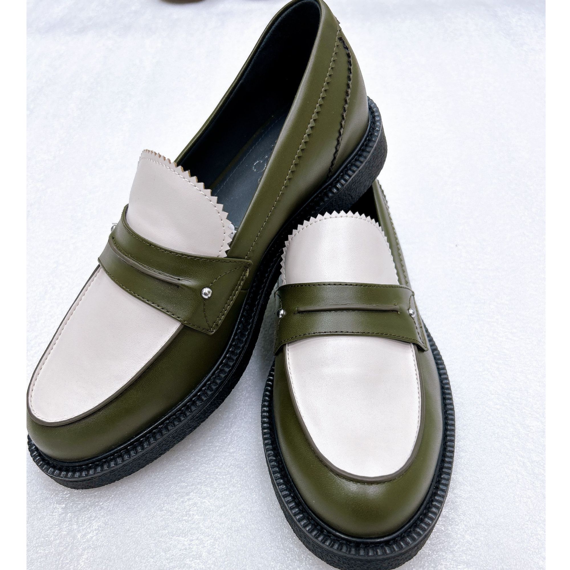 25新款圆头撞色低跟舒适时尚新款单鞋