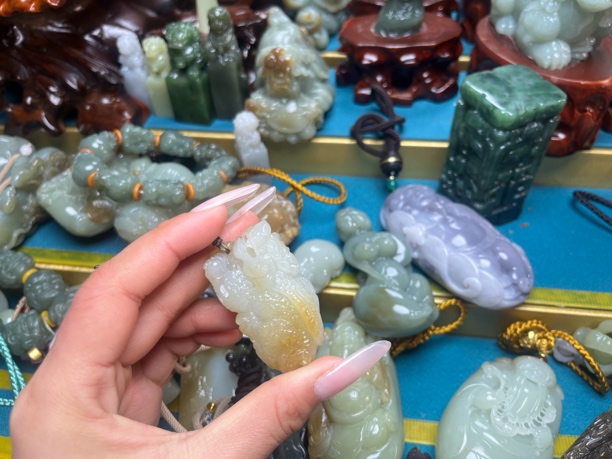 和田玉貔貅吊坠挂件