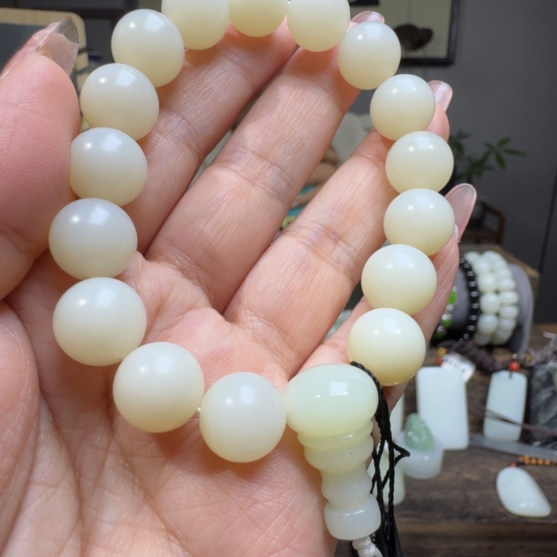 和田玉手串未镶嵌d****k