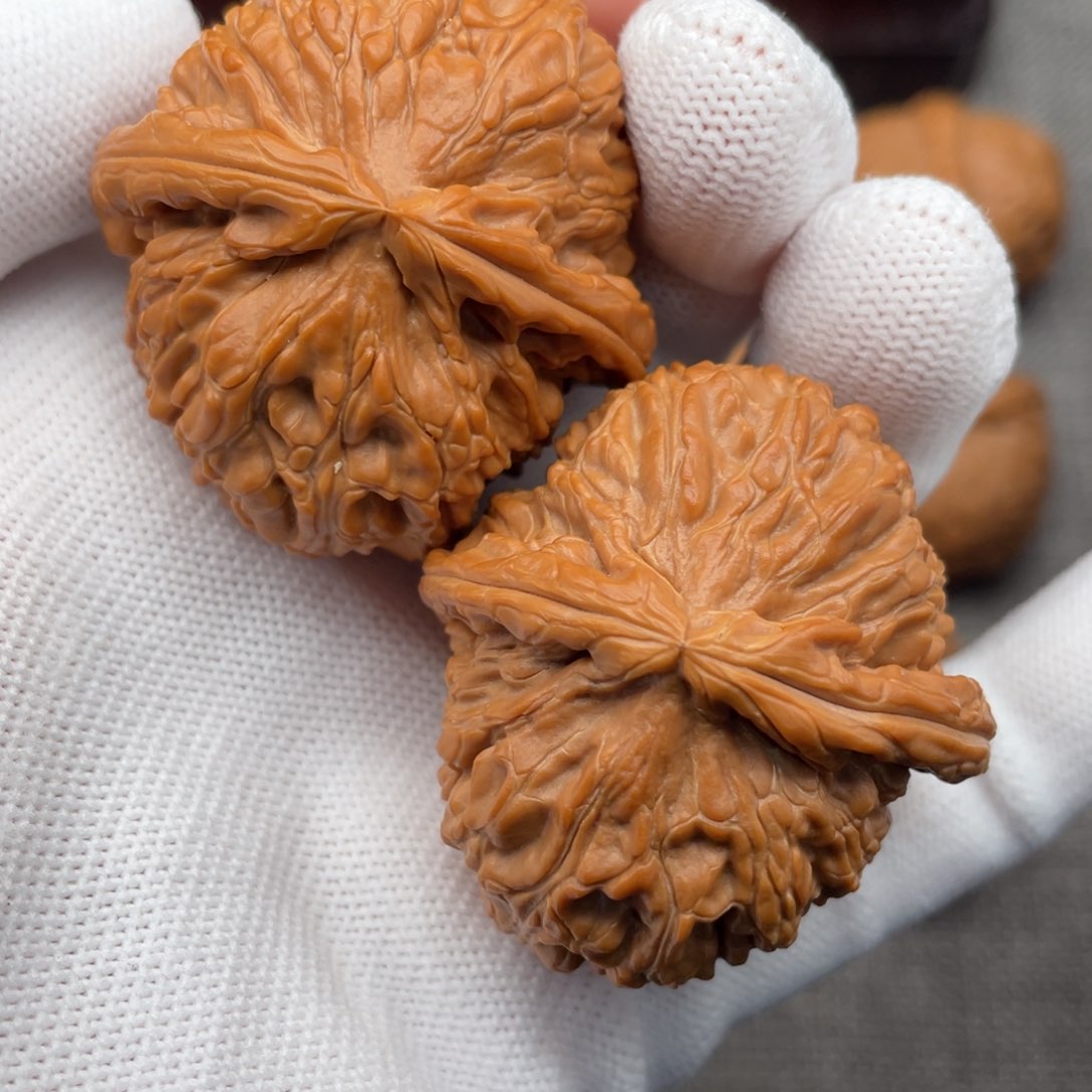 文玩核桃把件41红皮大肚球白肚子44 克重48克