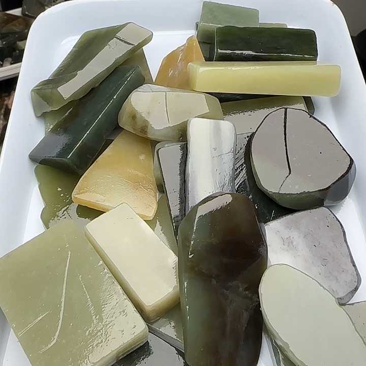 爨***朢和田玉（糖玉）未镶嵌珠宝半成品