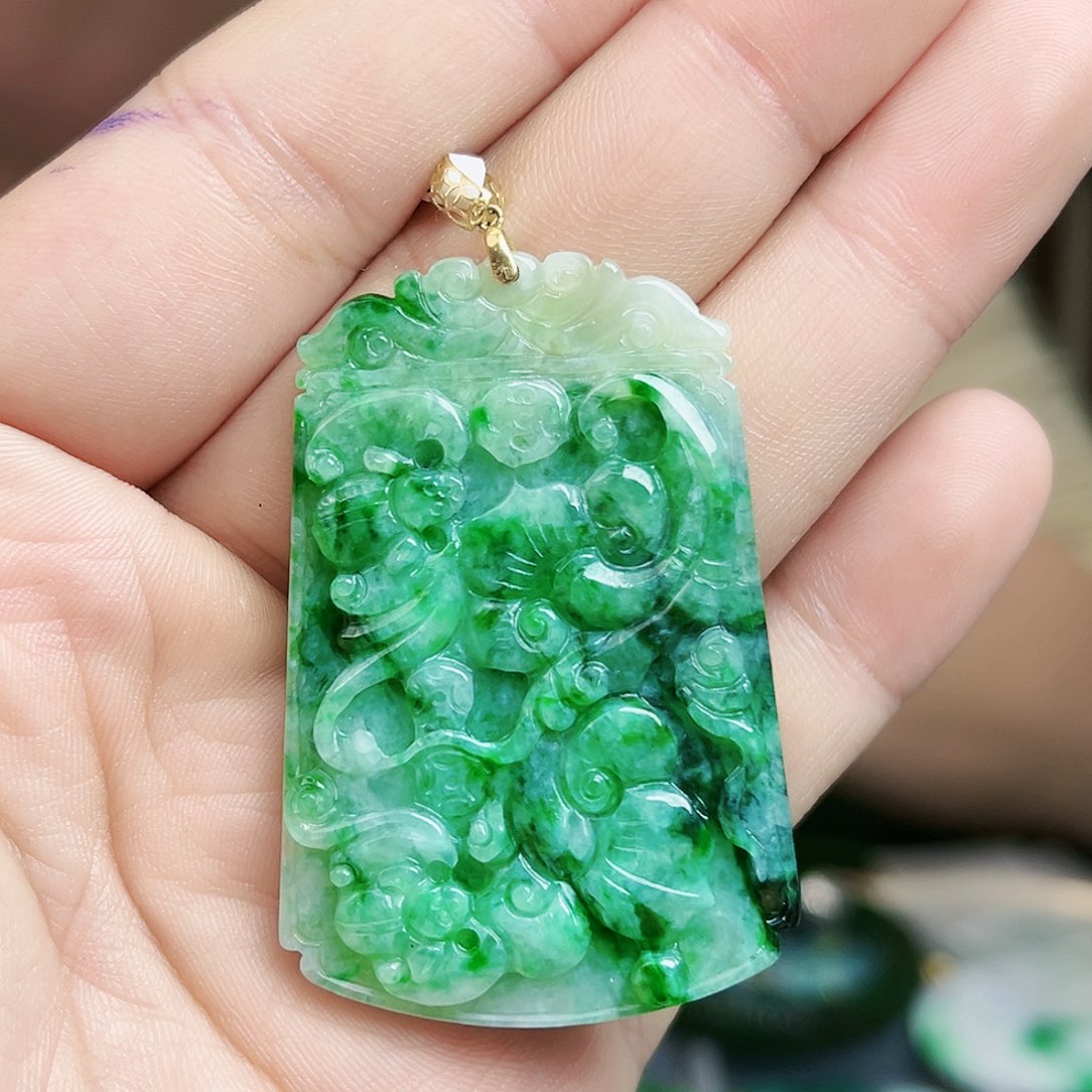 翡翠颈饰18K金镶嵌吊坠