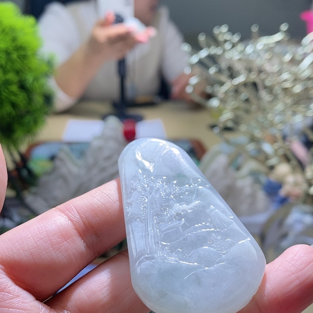 【闪购商品】翡翠颈饰未镶嵌山水