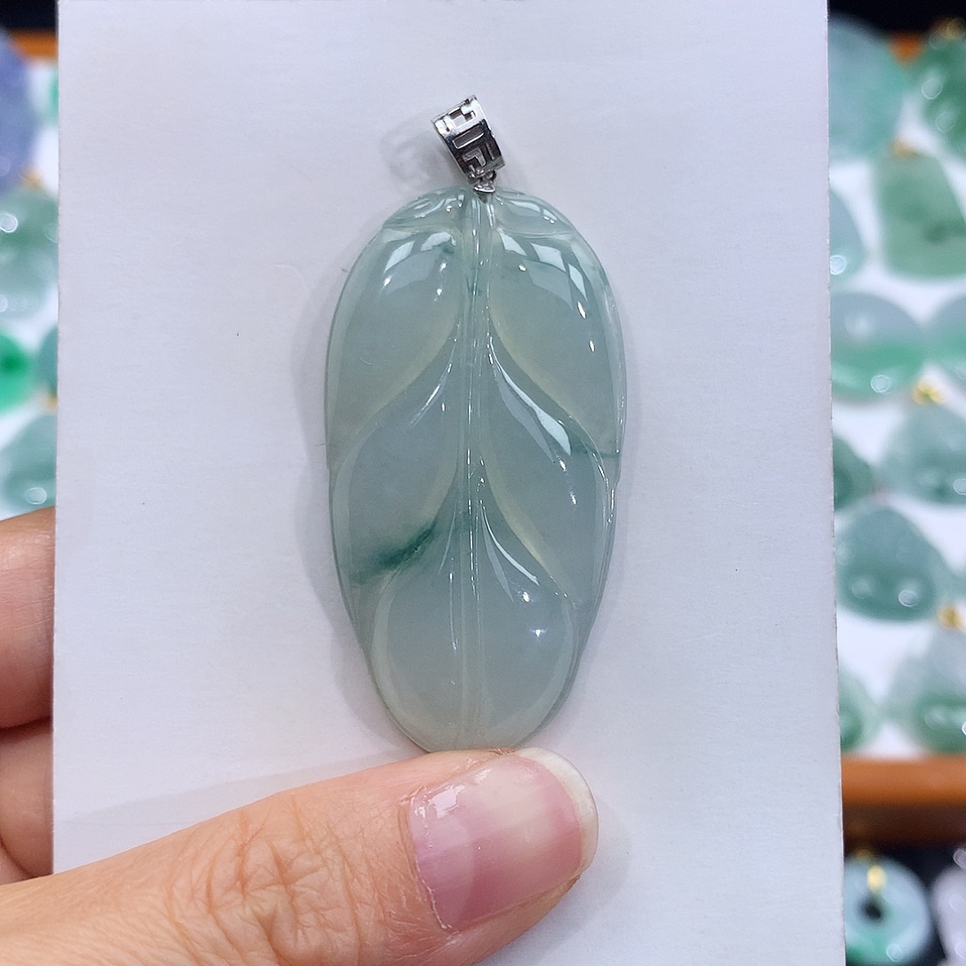 翡翠18K金镶嵌颈饰翡翠吊坠