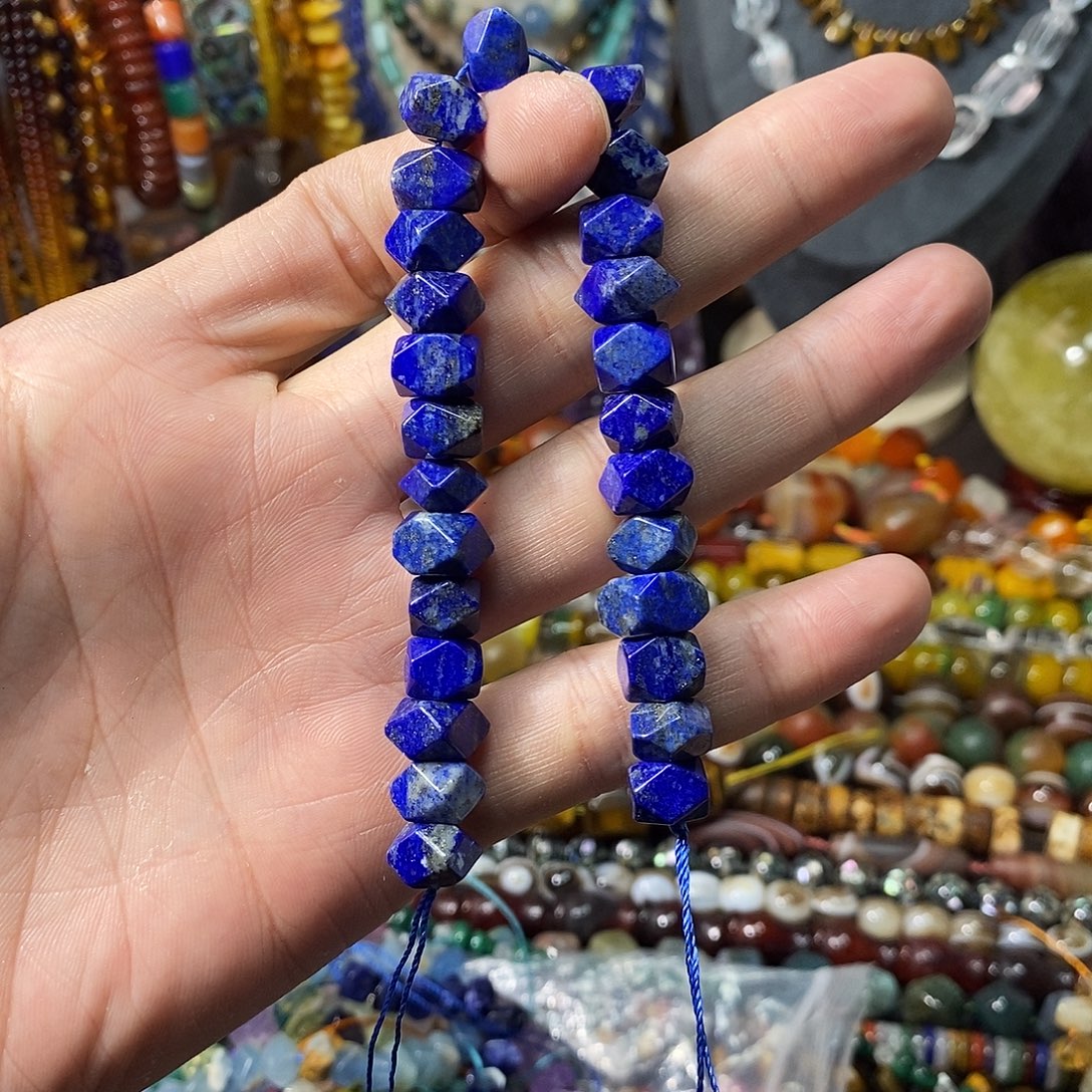 石英质玉未镶嵌，天然青金冲角10mm，