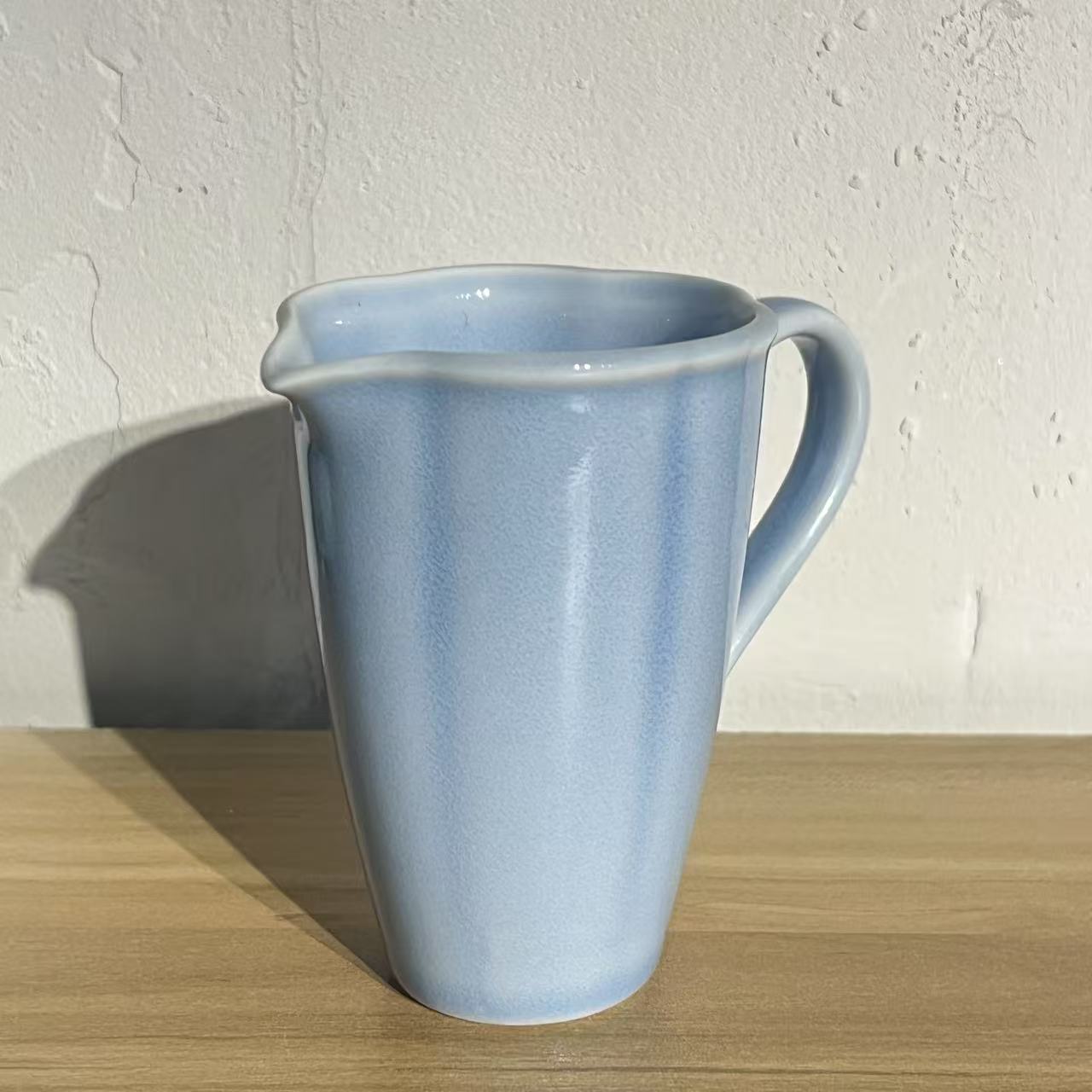 景德镇陶瓷花口公道杯