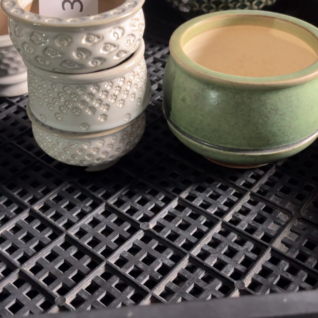 V**.编号350花盆四个