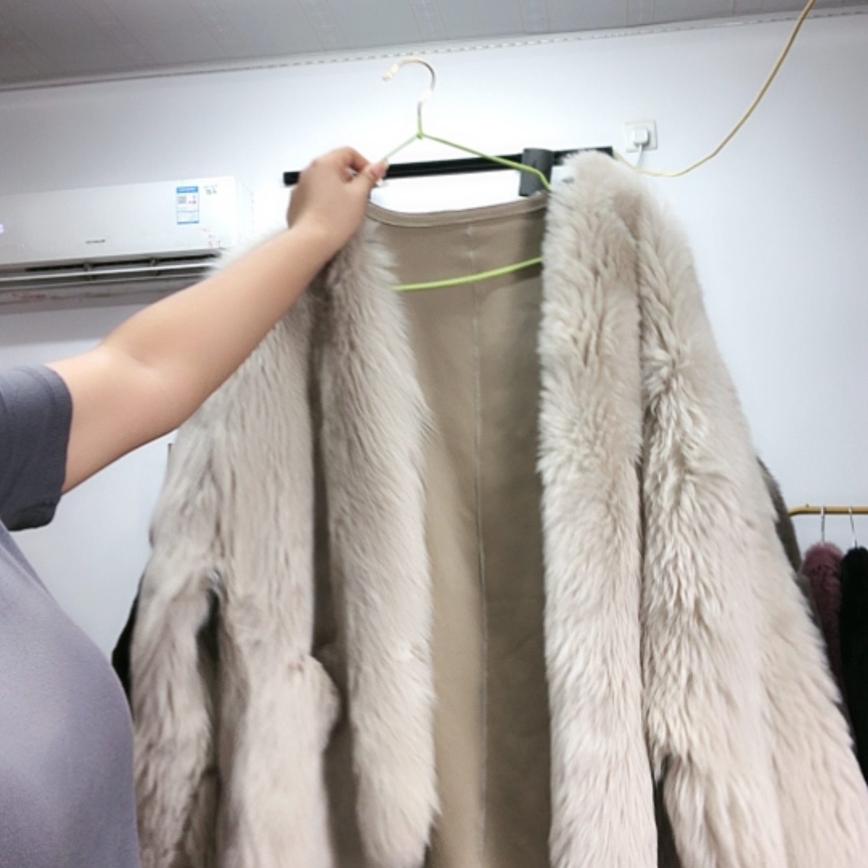 【闪购商品】狐狸毛托卡