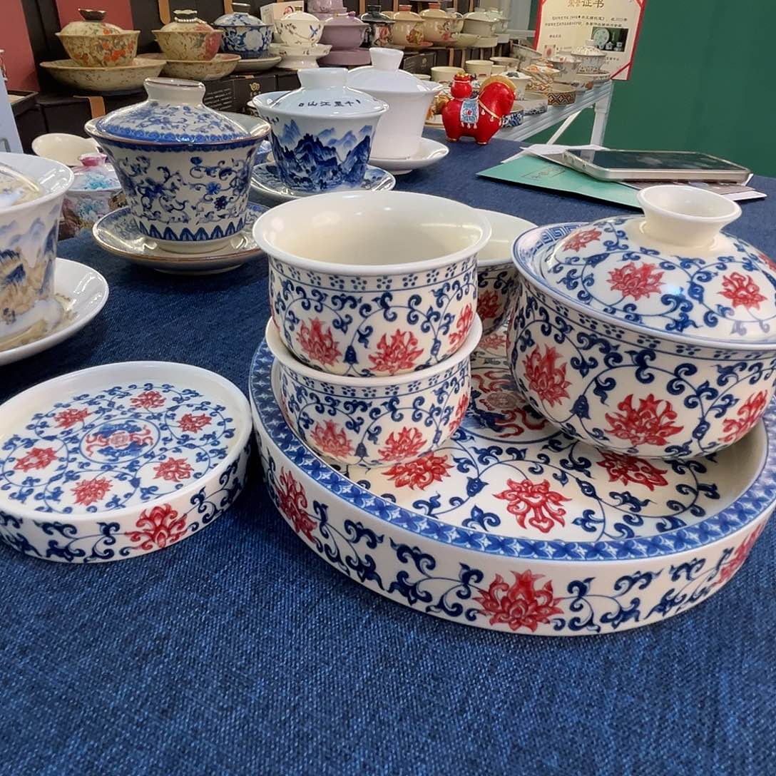 这些盖碗很漂亮！！