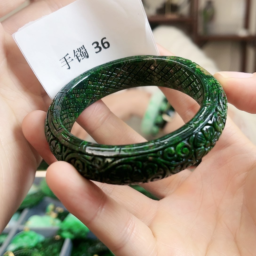 翡翠手镯未镶嵌手镯59