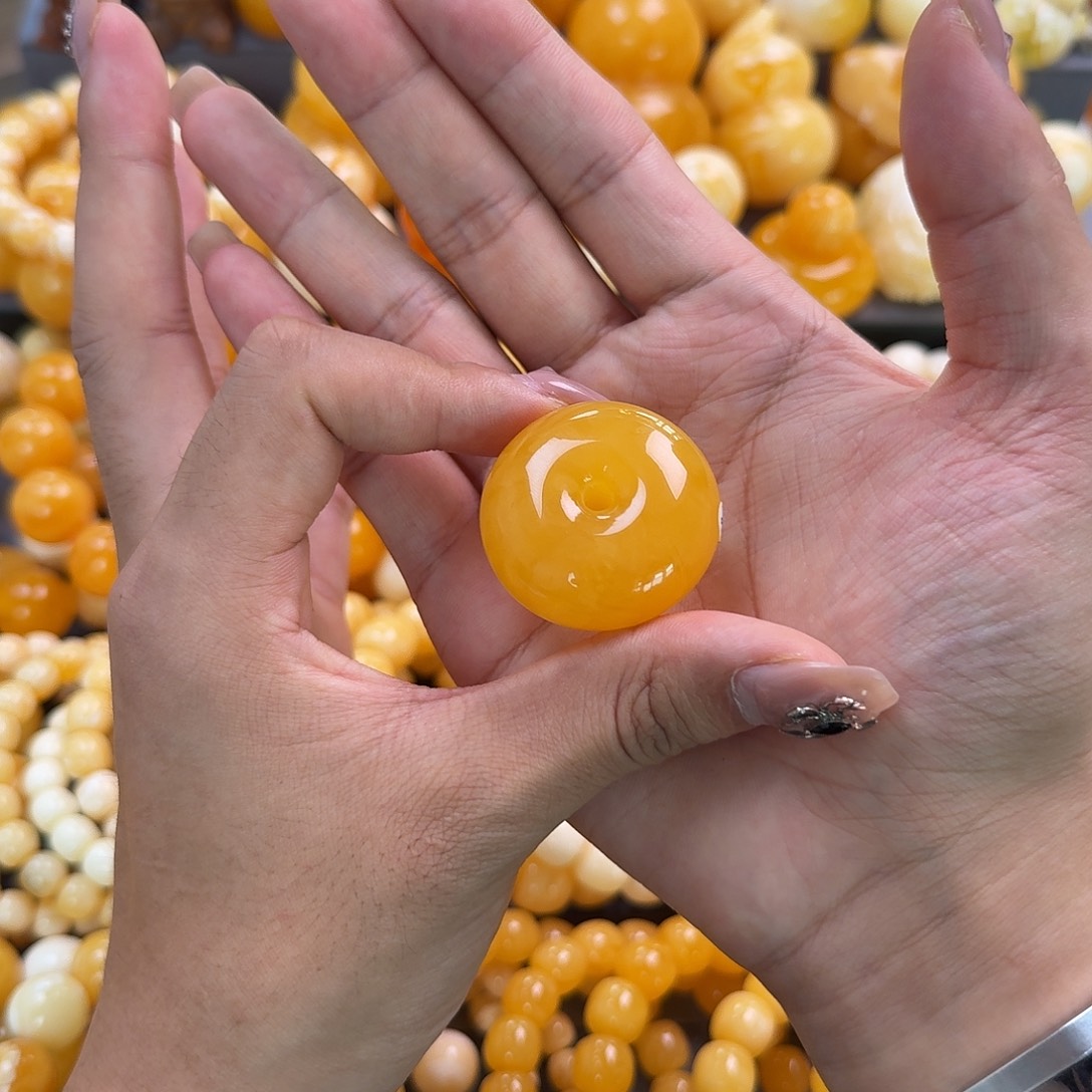 蜜蜡未镶嵌珠宝奇石