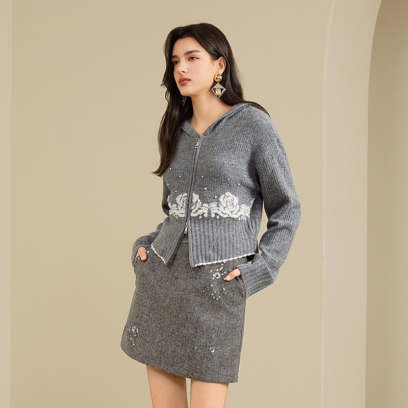 芭蒂娜连帽针织衫女冬粉色高端洋气气质钉珠开衫654Q098