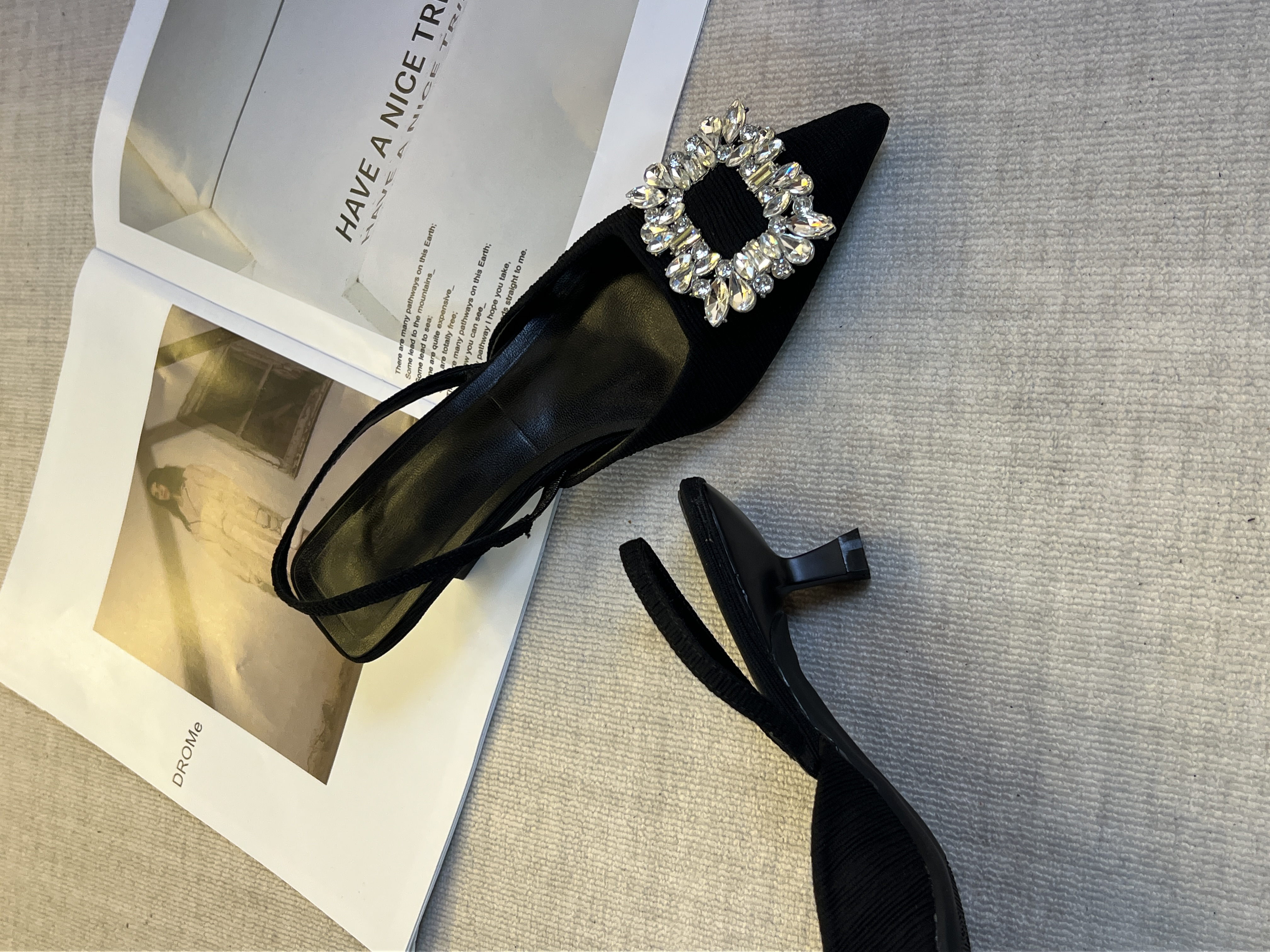 小众高跟鞋法式水钻仙女鞋子2025新款夏季高级感精致尖头单鞋