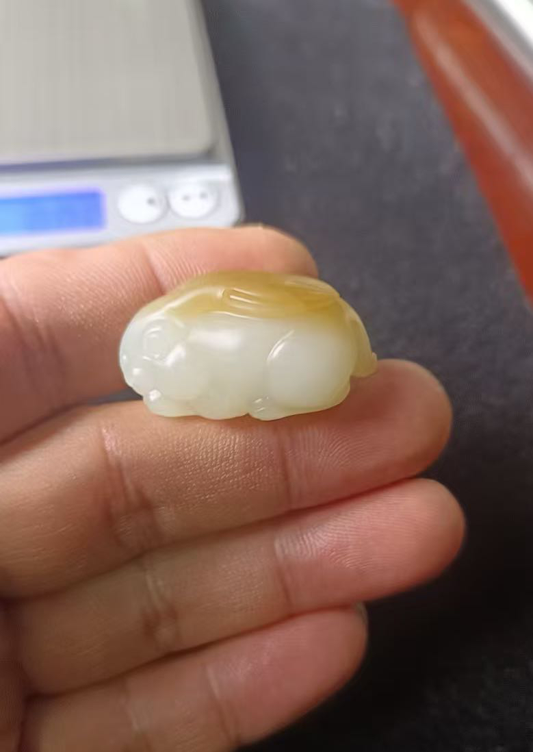 新疆和田玉糖白玉兔