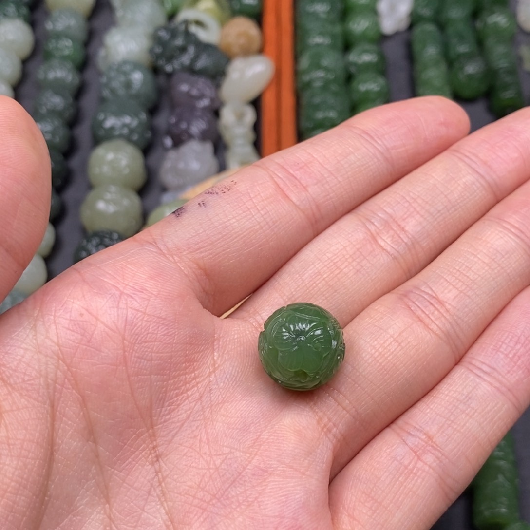 和田玉未镶嵌颈饰亲***慈