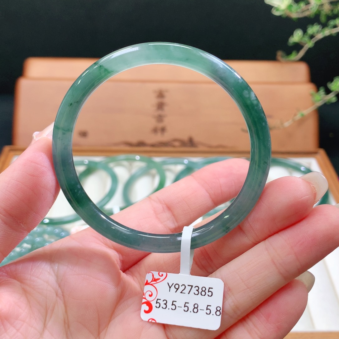 翡翠手镯未镶嵌天然