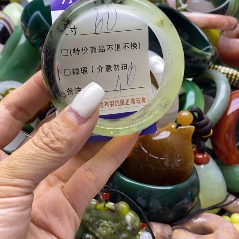 蛇纹石玉手镯未镶嵌
