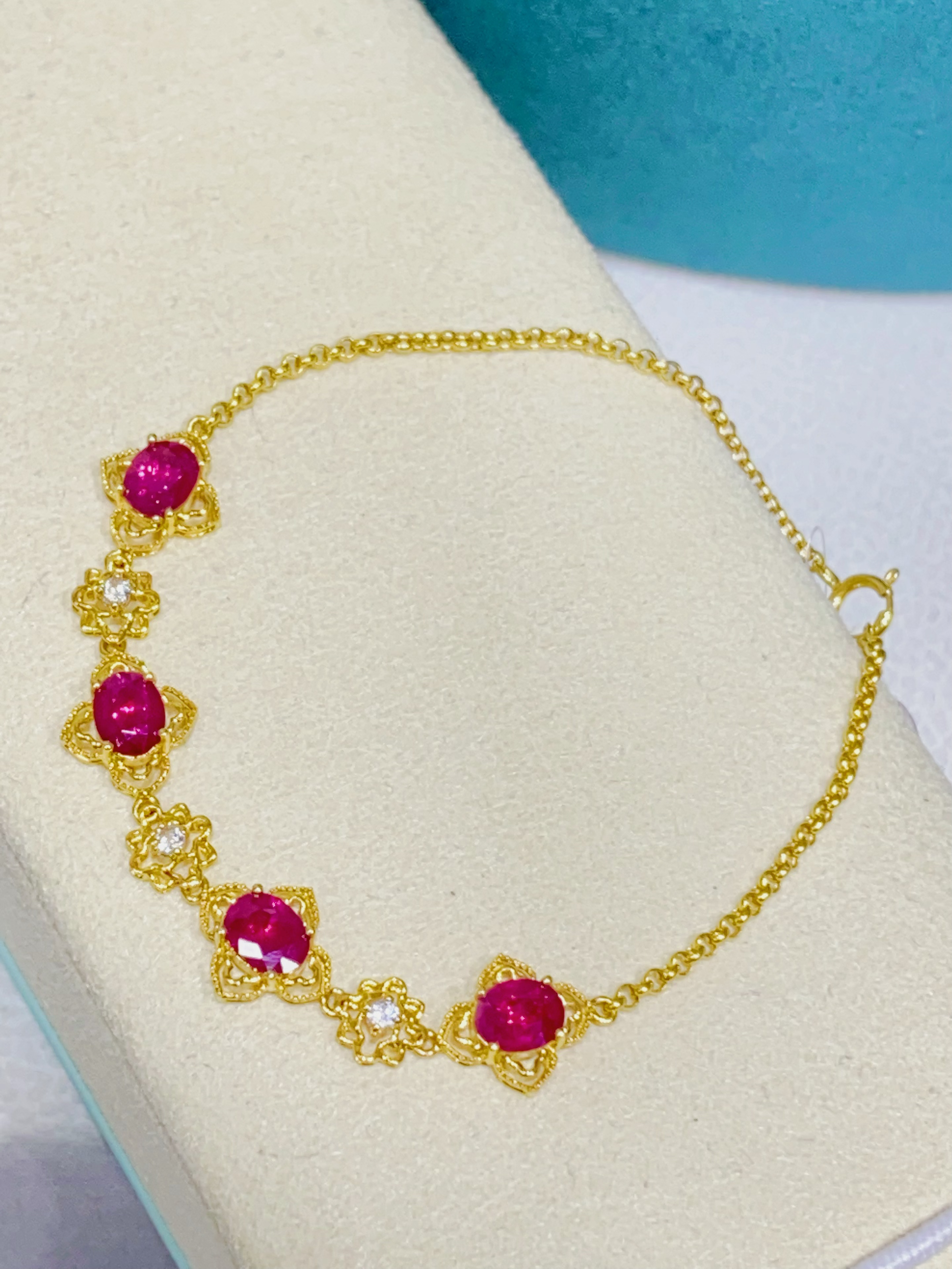 18K金镶嵌天然红宝石手链