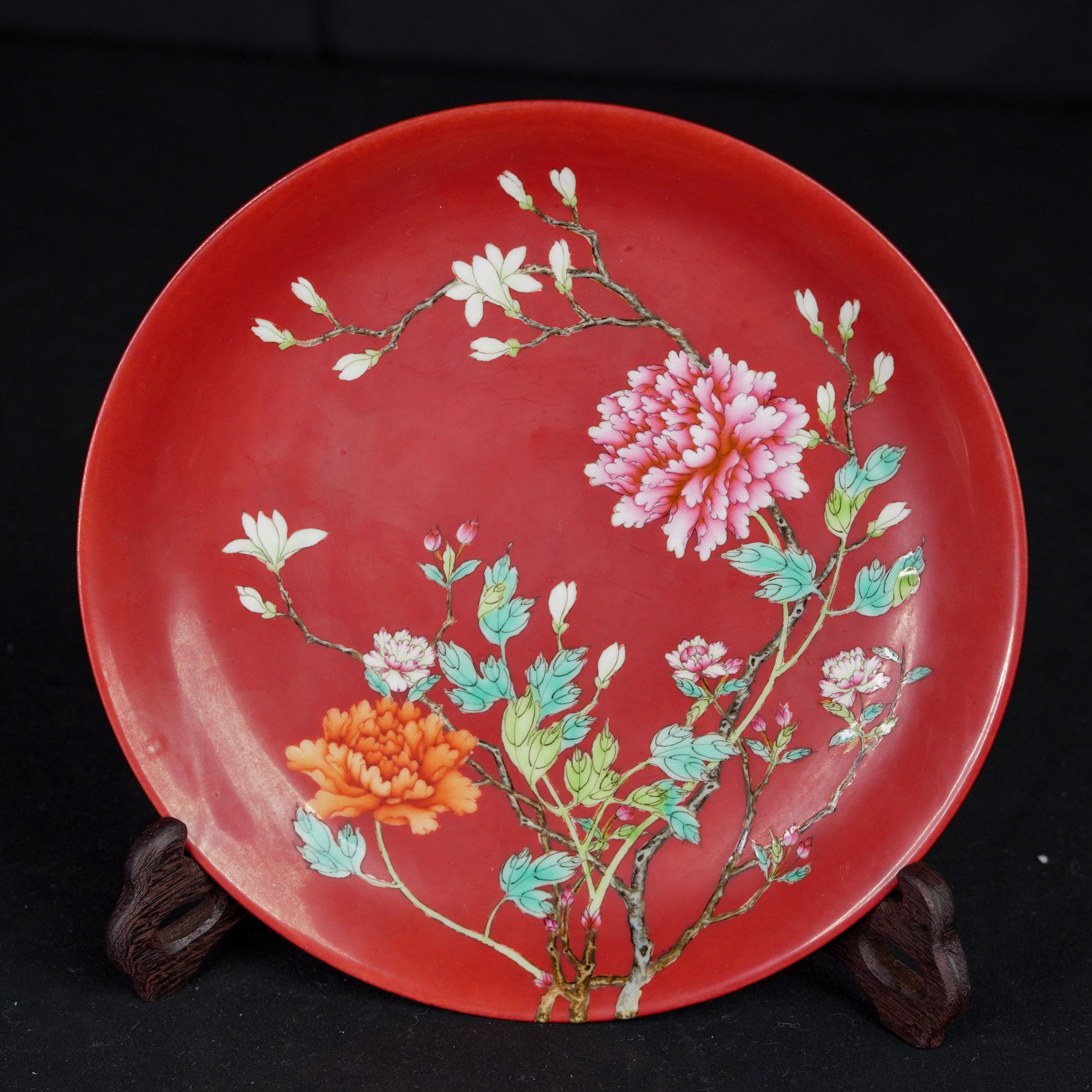 清乾隆红地粉彩花卉纹赏盘/BZYDQ00298