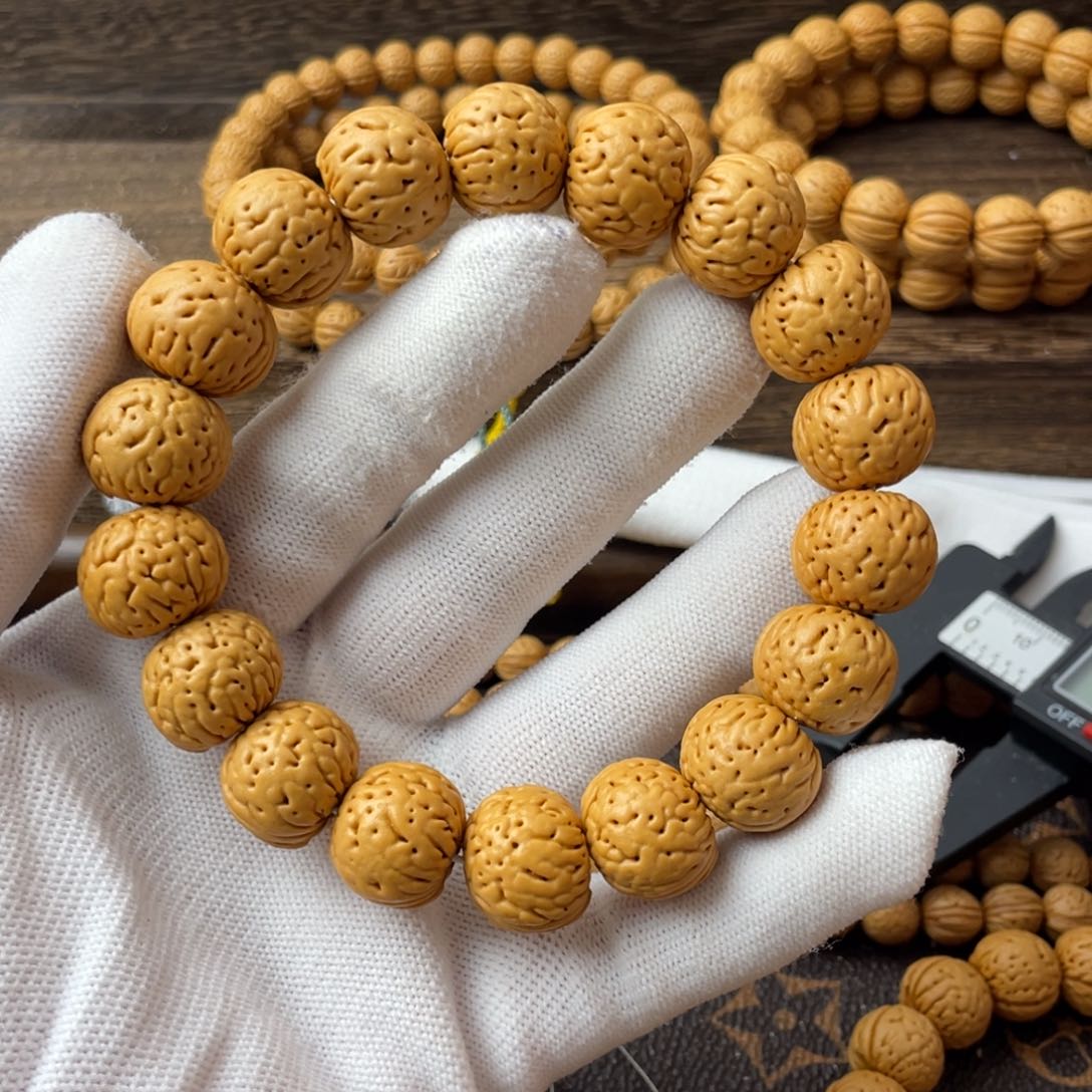 吊坠桃核桃****王金丹手串