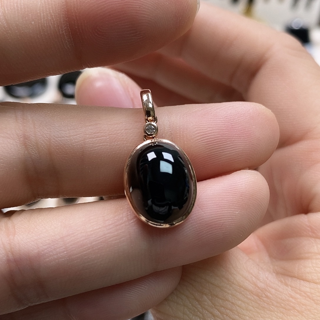 翡翠18K金镶嵌颈饰