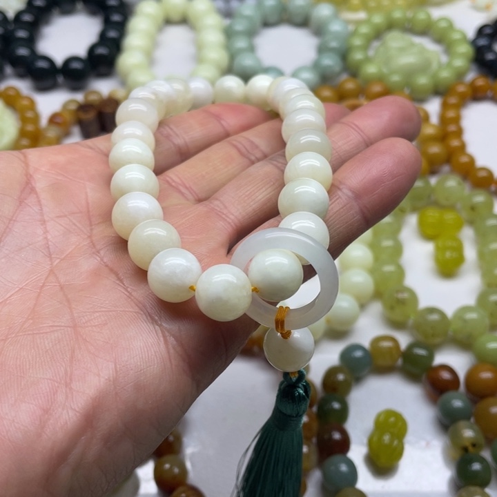 蛇纹石玉手持未镶嵌