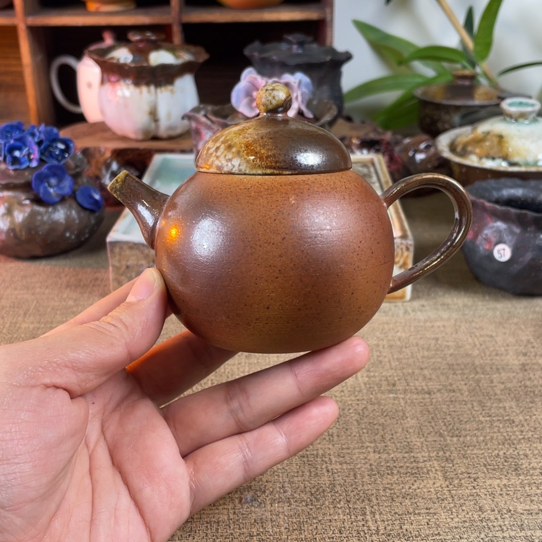 114。 陶泥。 柴烧。  容量150