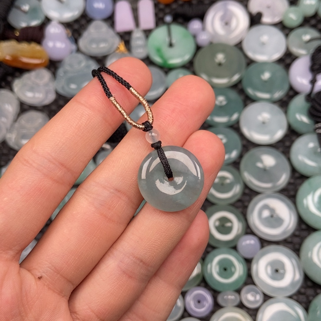 翡翠未镶嵌颈饰平安扣 福利不退