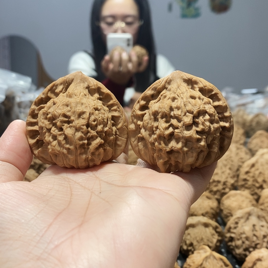 潇***探文玩核桃吊坠打底