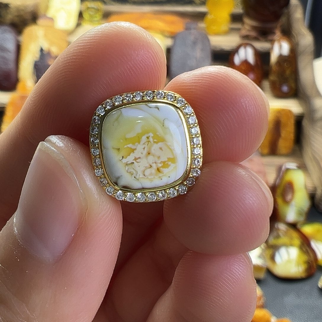 琥珀裸石未镶嵌琥珀