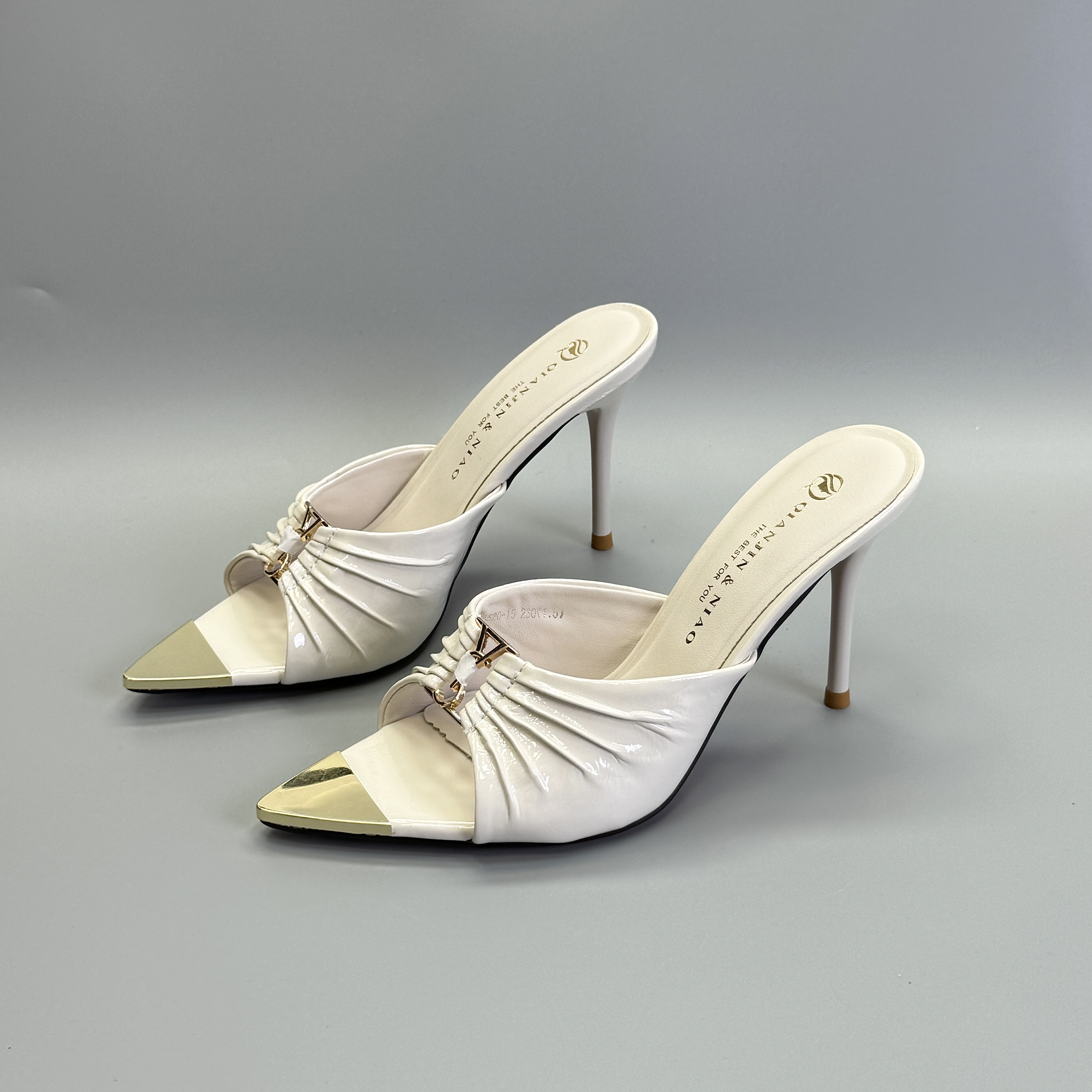 5520-15米色细跟高跟鞋