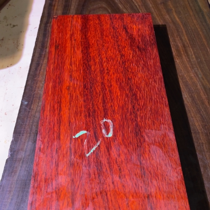 端景台紫檀木类红花梨木，以其播间为准