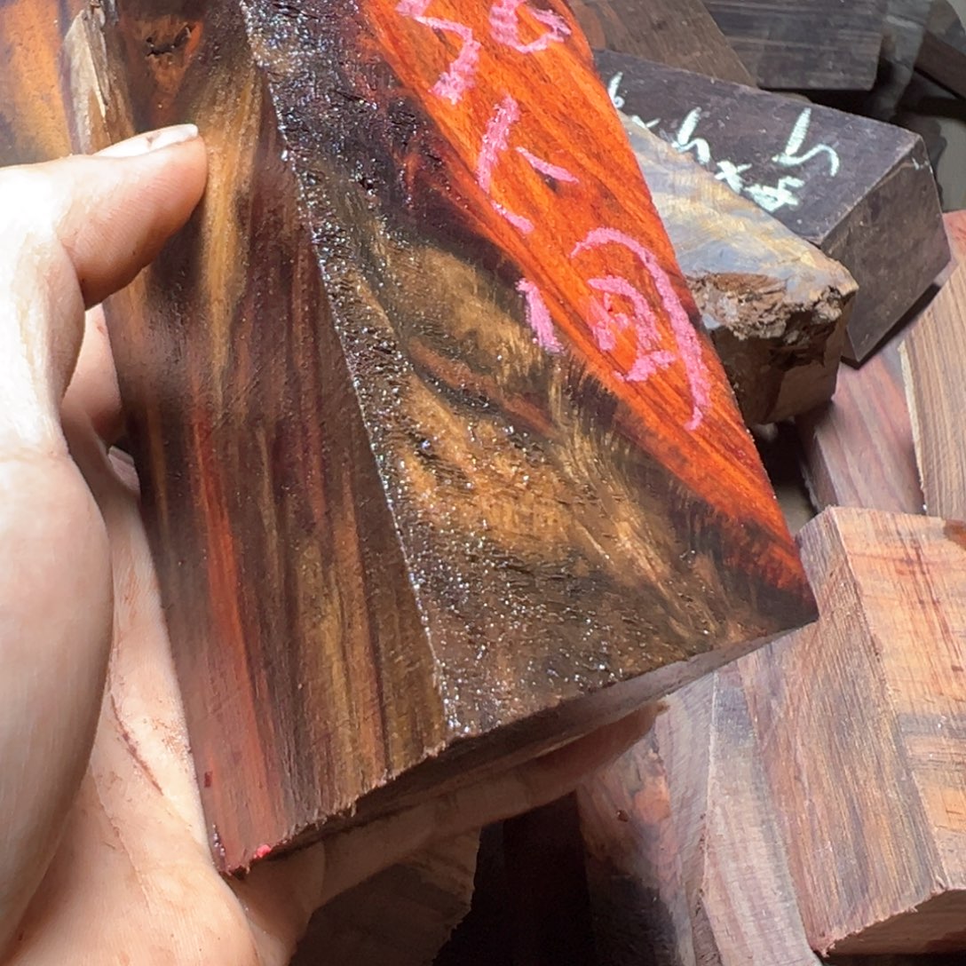 人****交趾黄檀（大红酸枝）